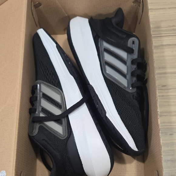 Adidas Men's Black and White Athletic Shoes - Picture 5 of 5